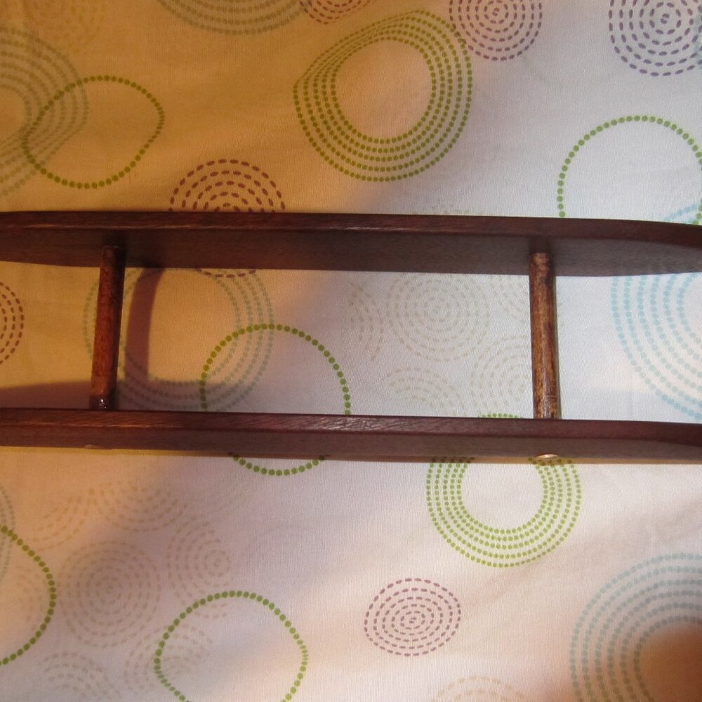 VINTAGE/11 & 1/2-INCH WOODEN/HANDHELD YARN HOLDER